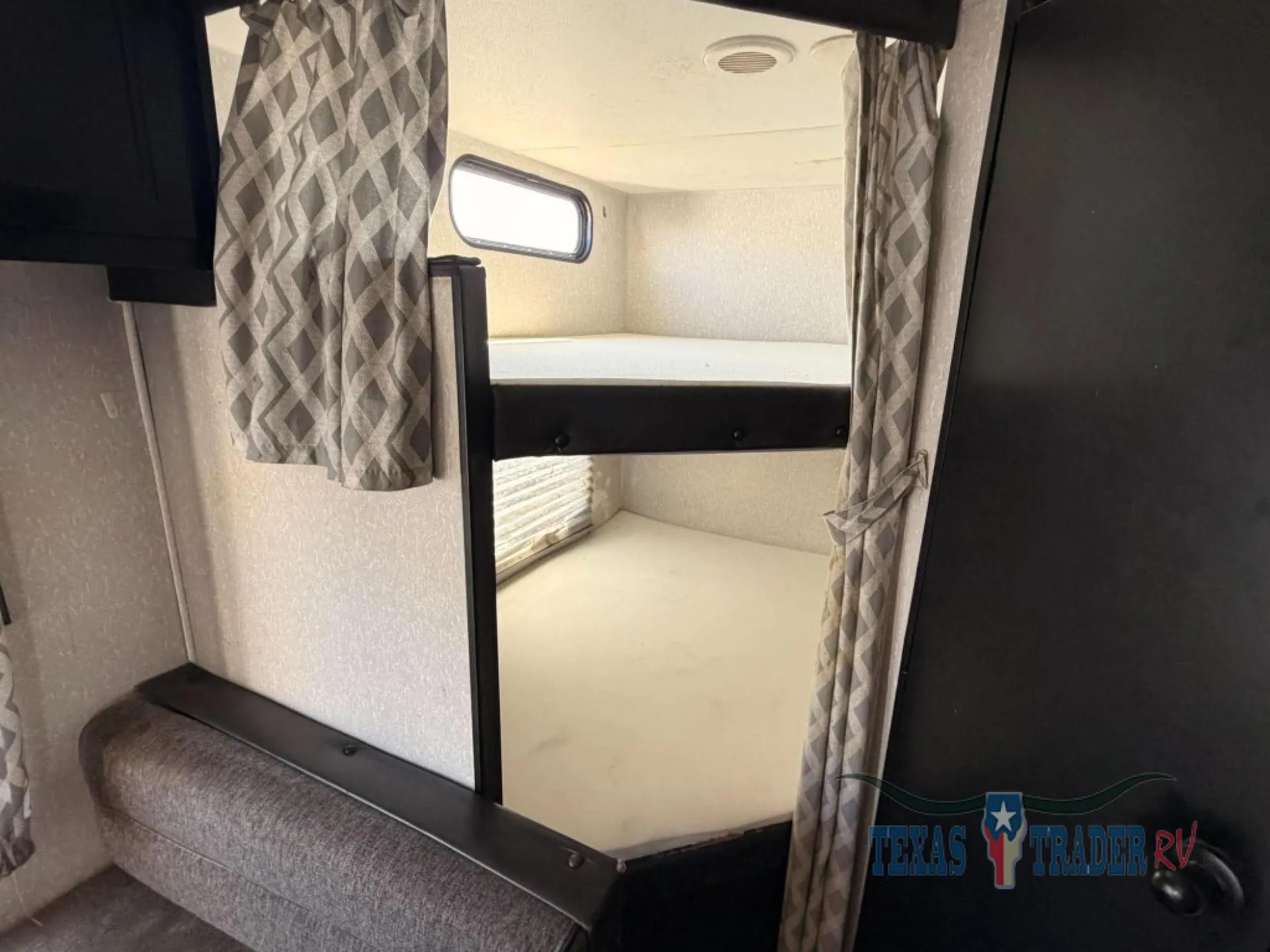 2022 Forest River Cherokee Grey Wolf 26DJSE — Photo 5