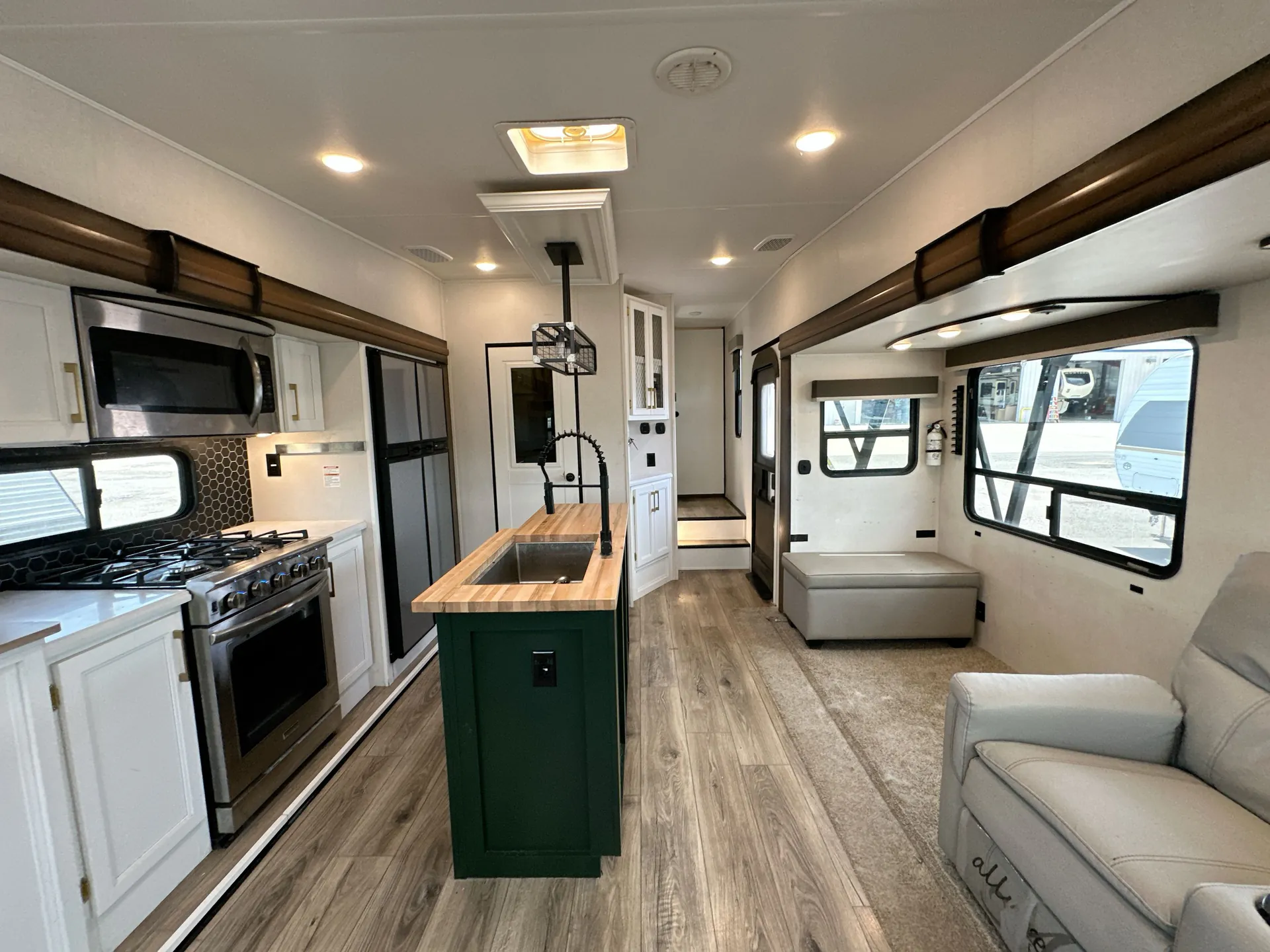2022 Prime Time Crusader 305RLP - Photo 4