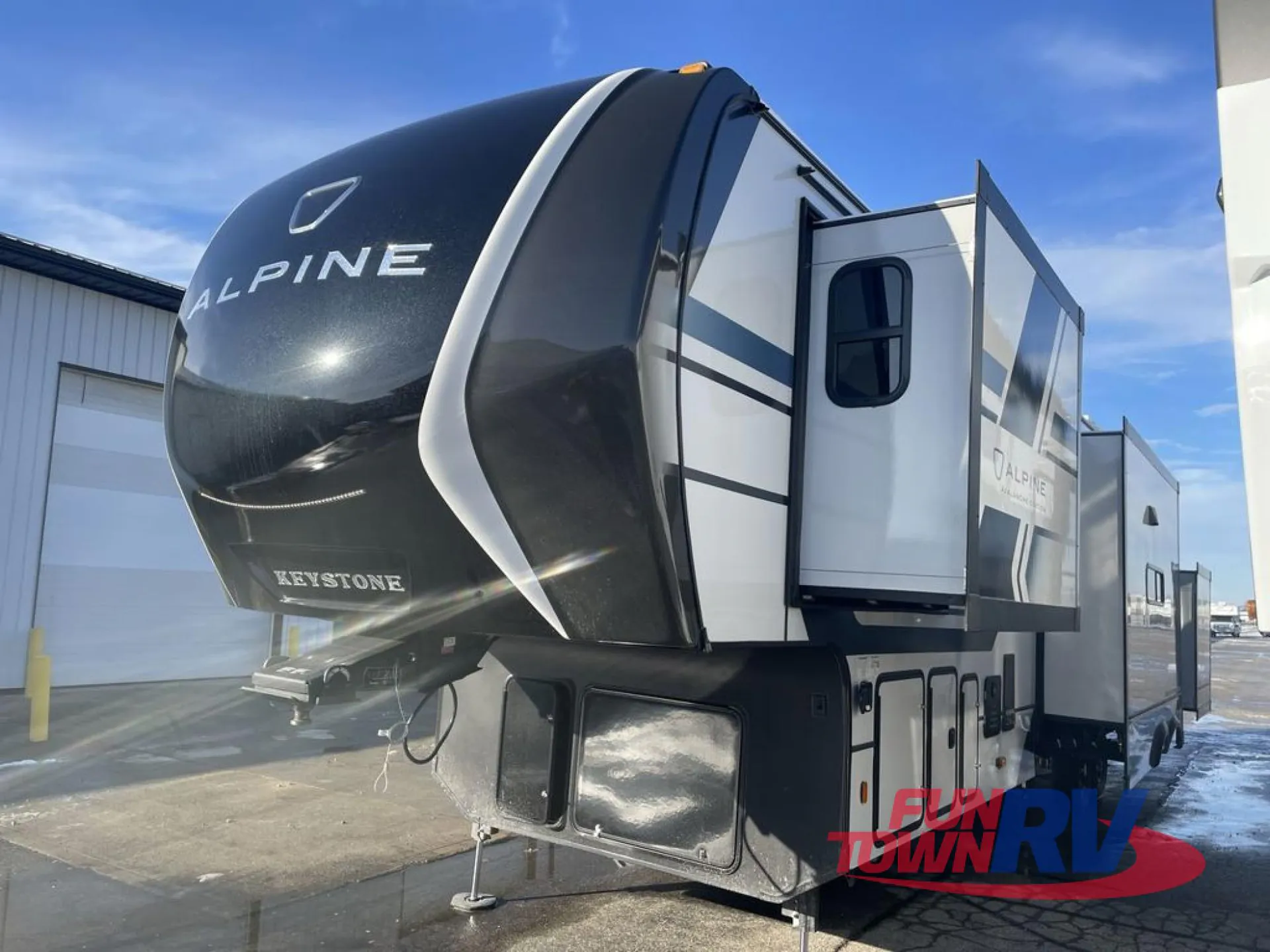 2026 Keystone Alpine Avalanche Edition 390DS - Photo 4