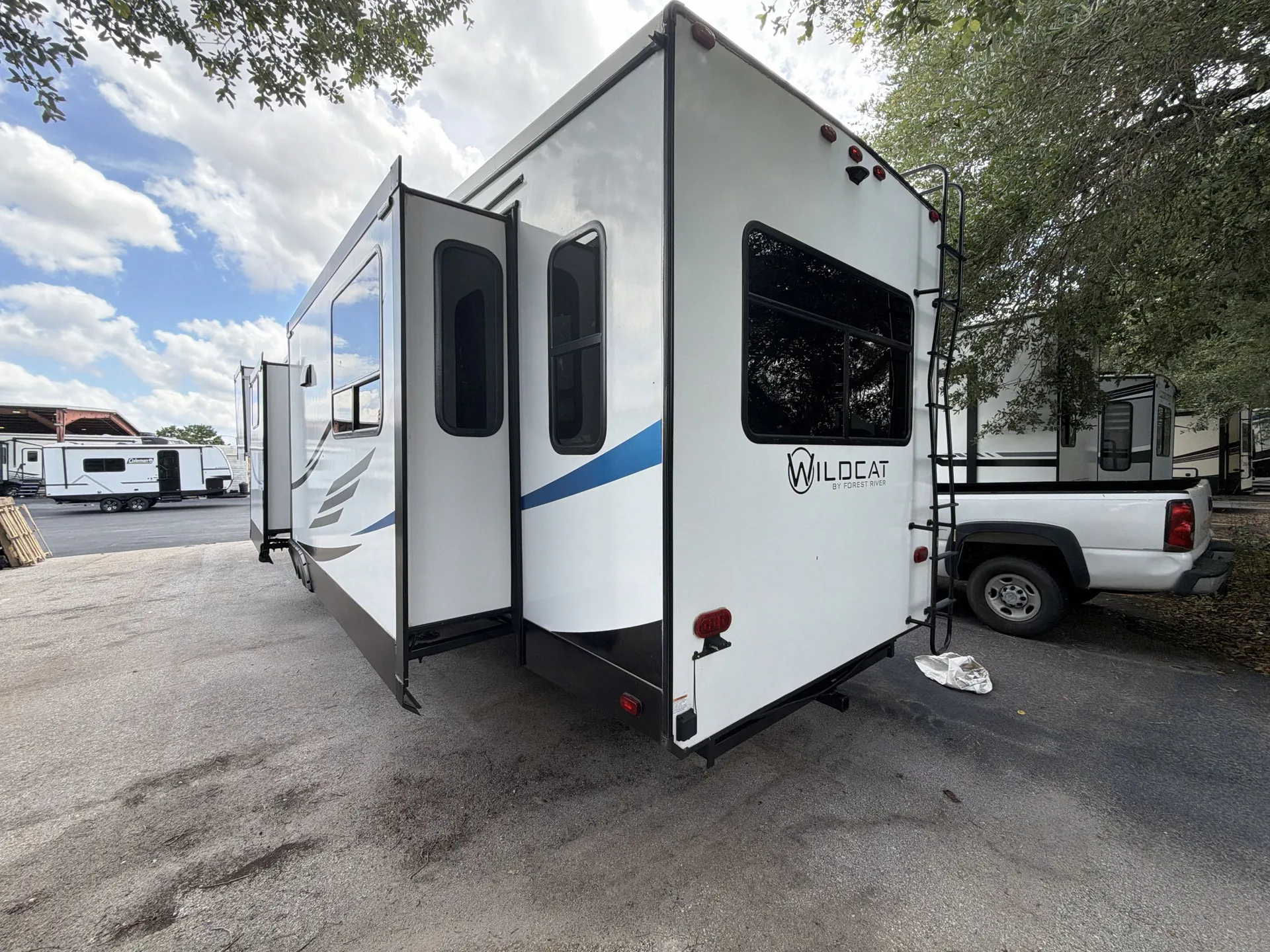 2021 Forest River Wildcat 368MB — off campside