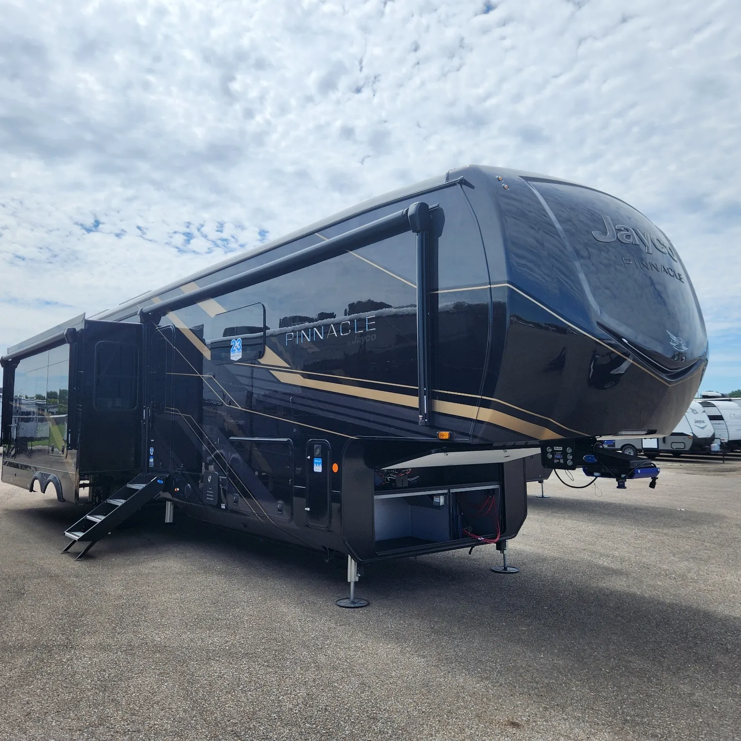 2026 Jayco Pinnacle 38FBRK - Photo 2