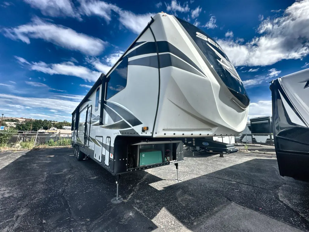 2022 Jayco Seismic 4212 - Photo 2