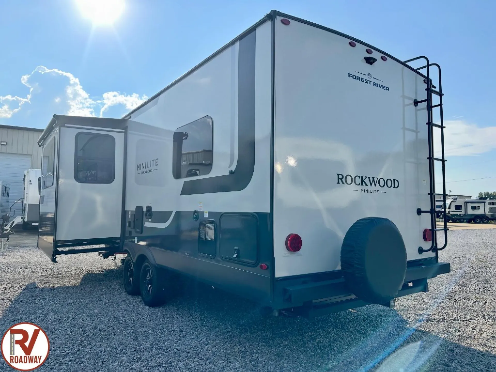 2027 Forest River Rockwood Mini Lite 2506FK — Photo 6