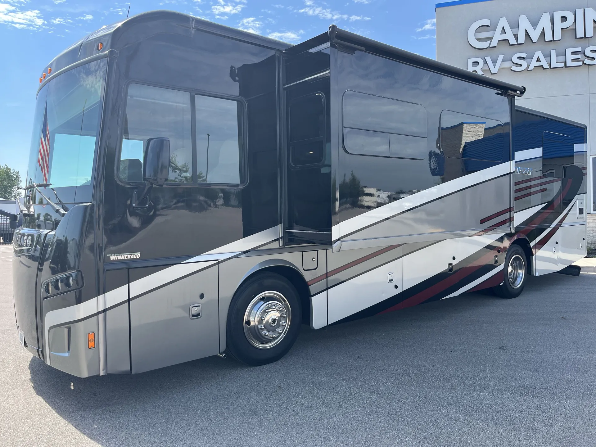2019 Winnebago Forza 34T — living area main
