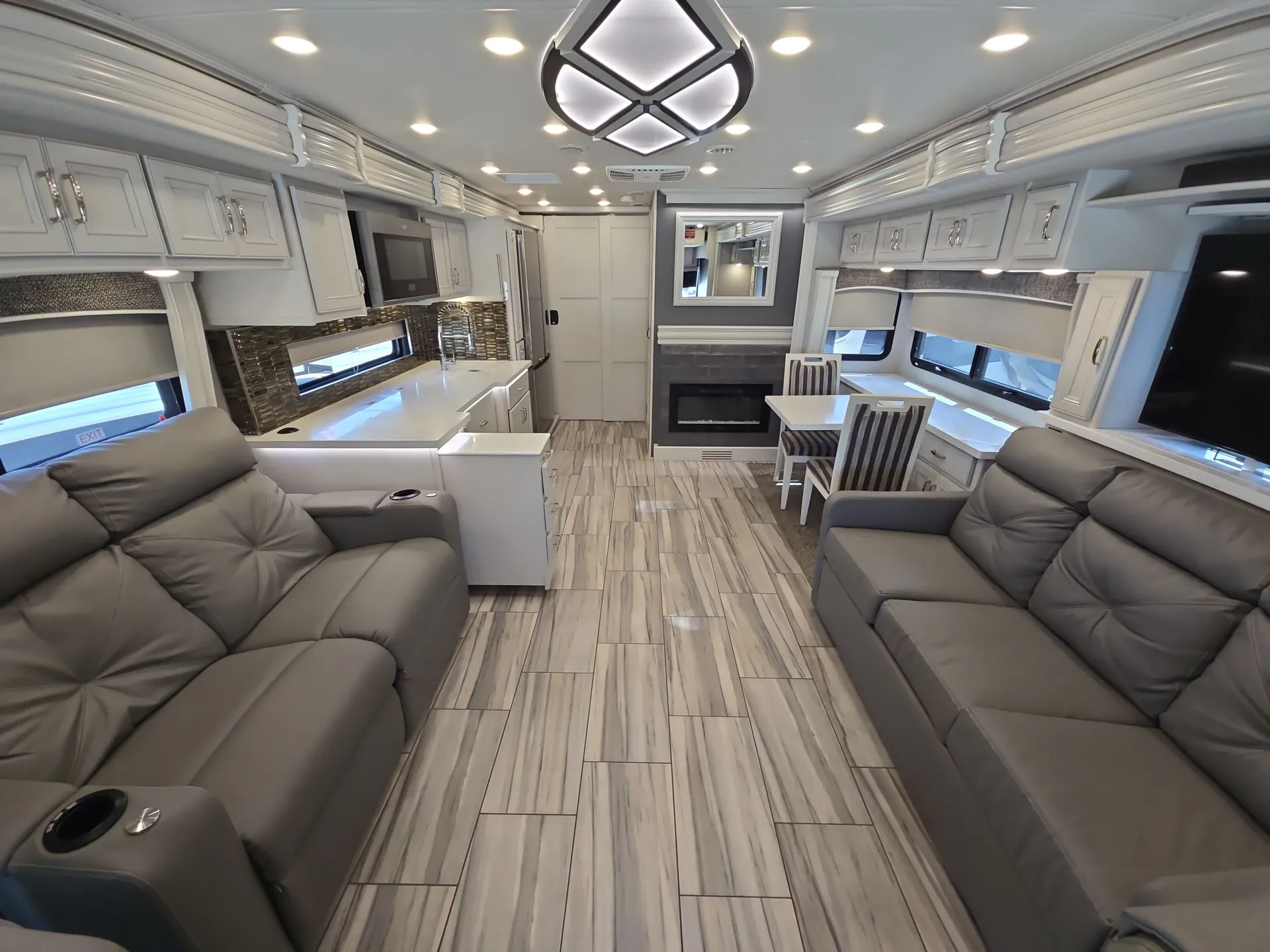2023 Holiday Rambler Endeavor 38W — living area main