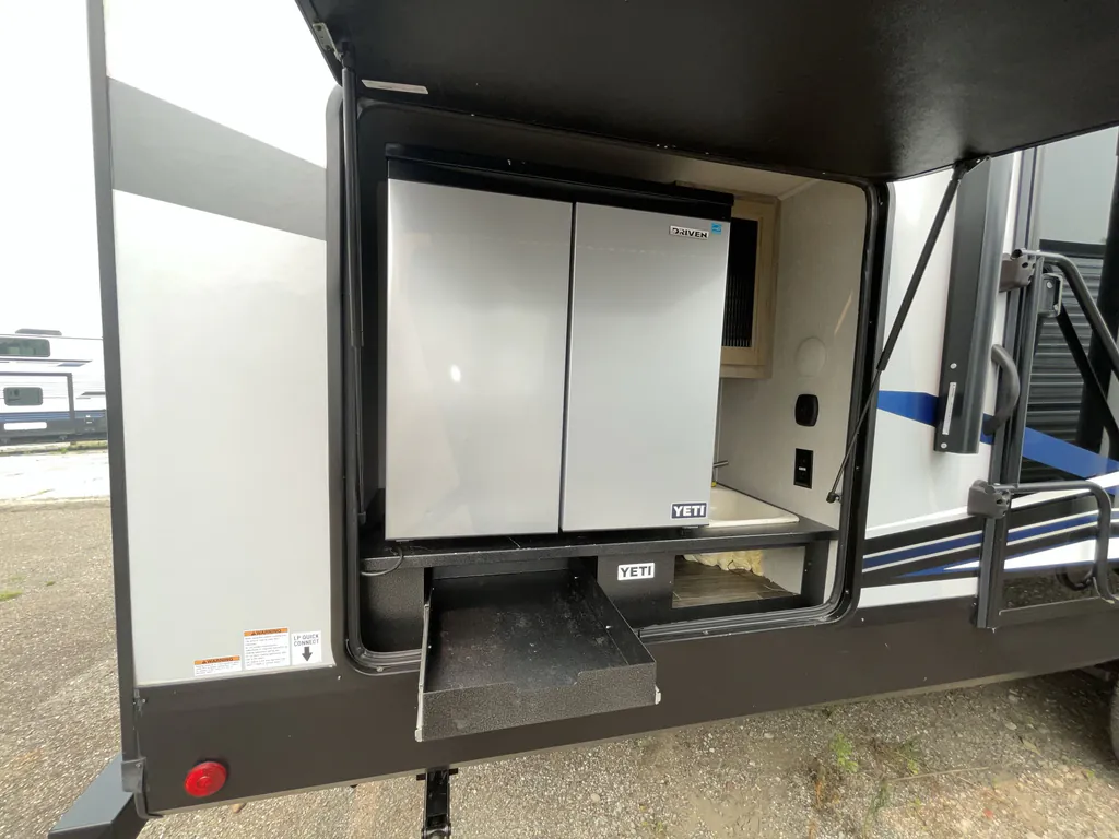 2021 Forest River Cherokee Alpha Wolf 33BH-L, Photos photo 22