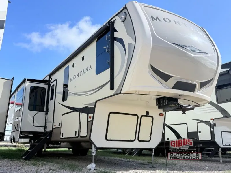 2018 Keystone Montana 3791RD - Photo 2