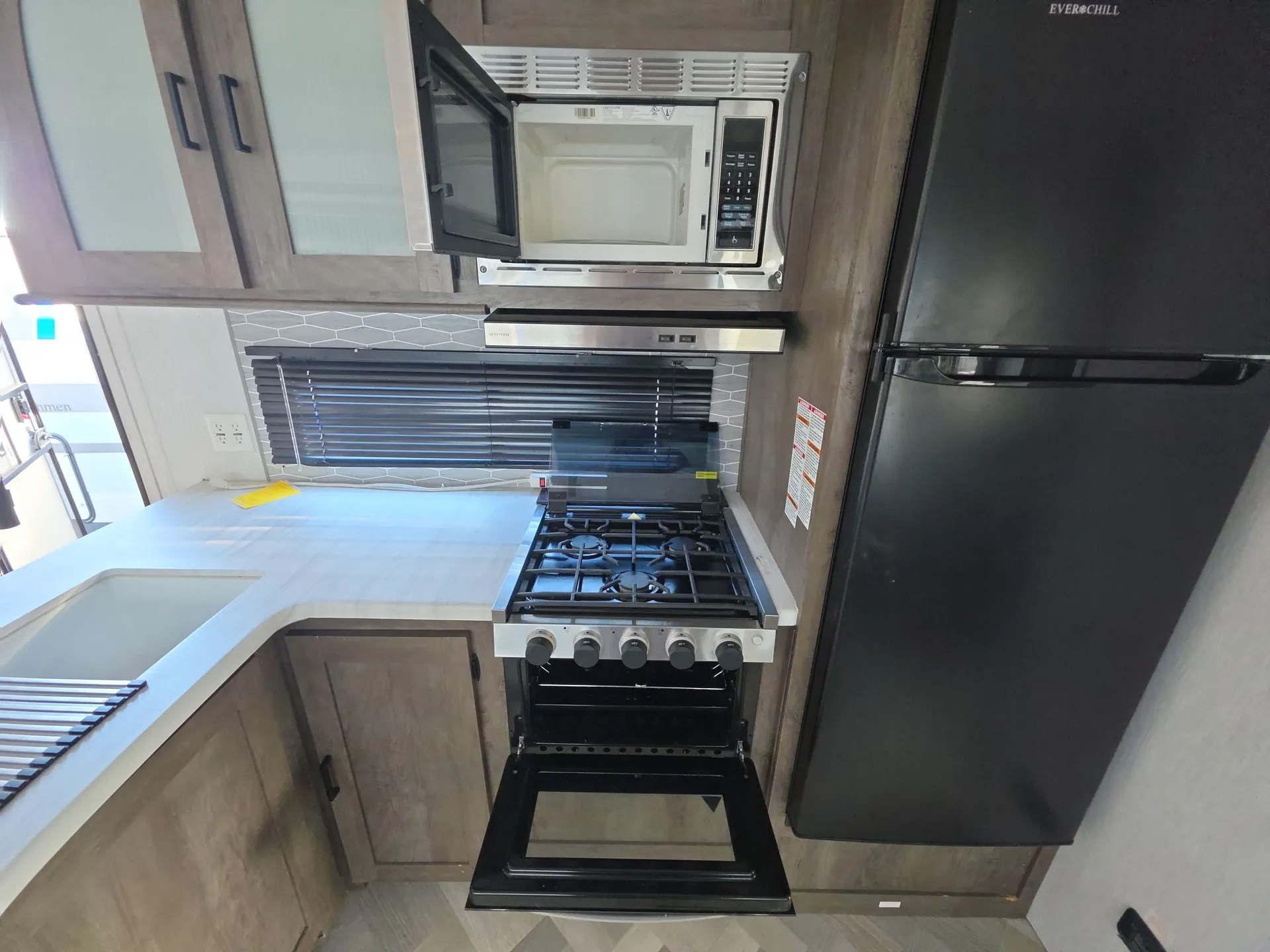 2022 Forest River Salem 33TS — stove oven open