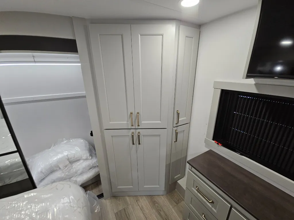 2026 Brinkley Model G 3950, Bedroom photo 4