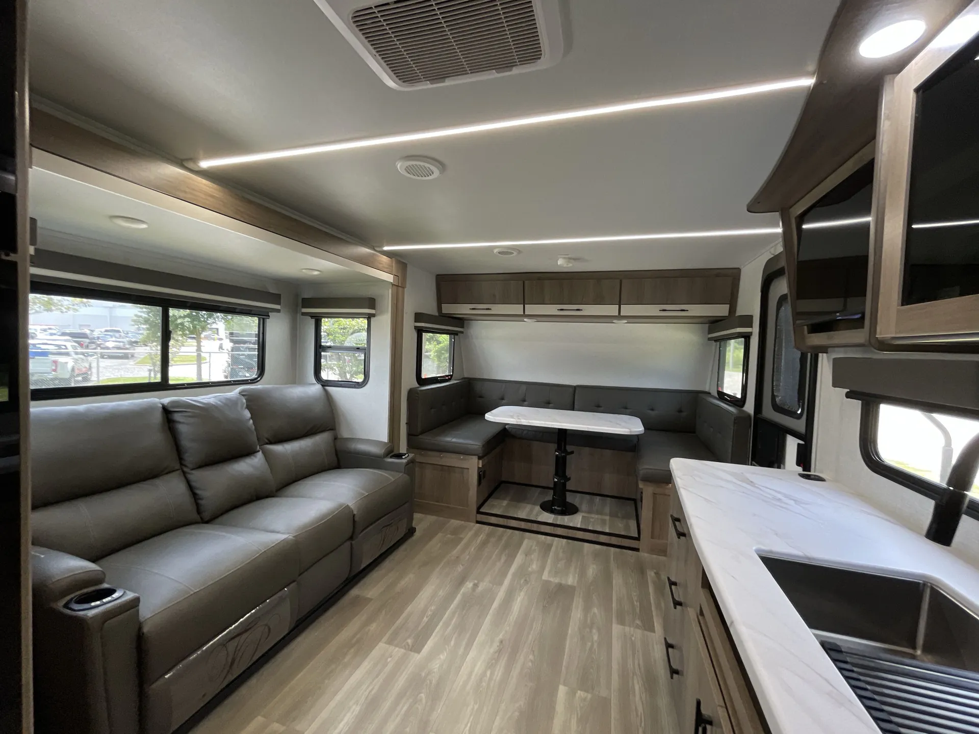 2024 Grand Design Imagine XLS 24BSE - Photo 4