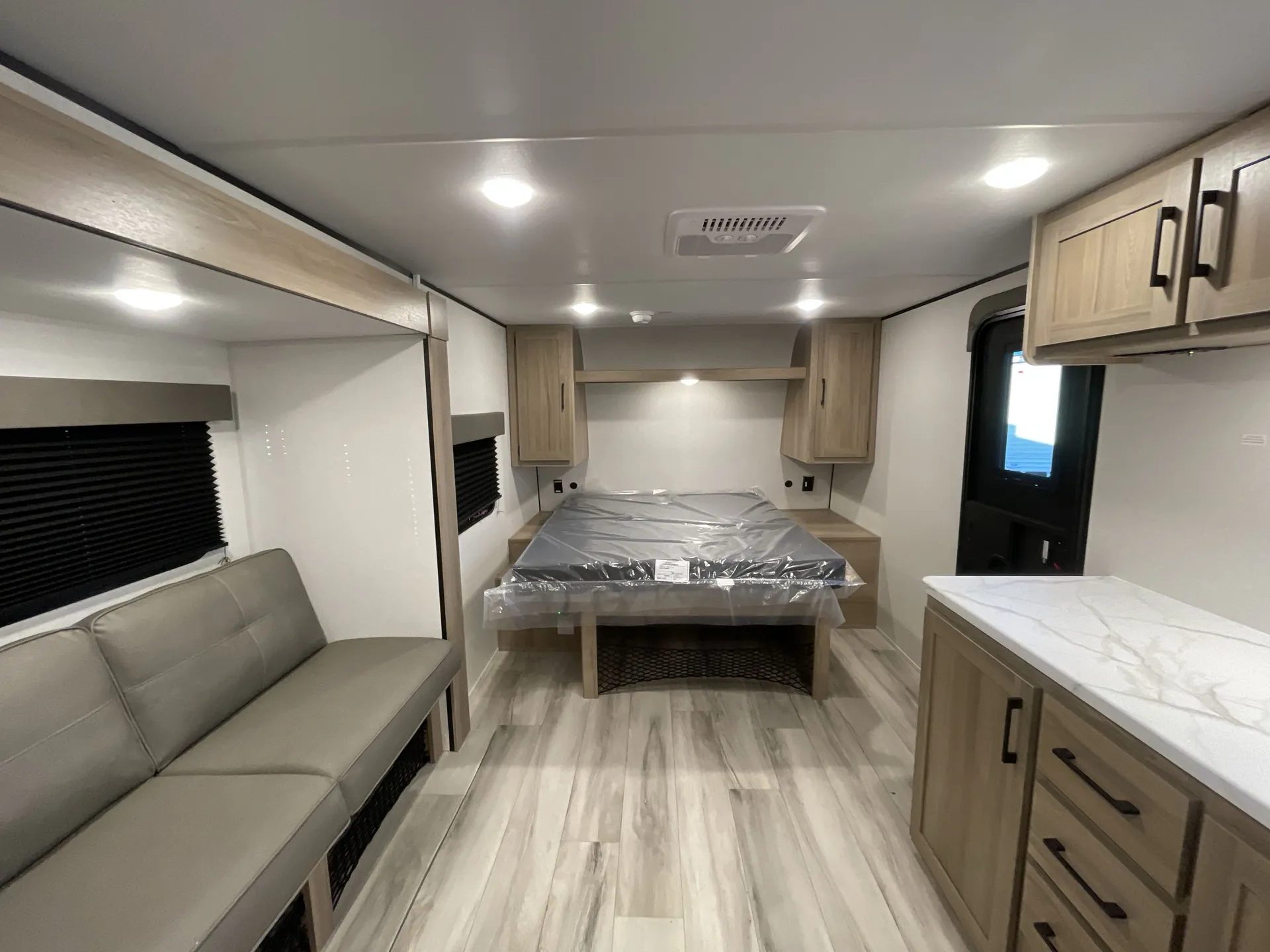 2025 Keystone Coleman Light 18RX — living area main