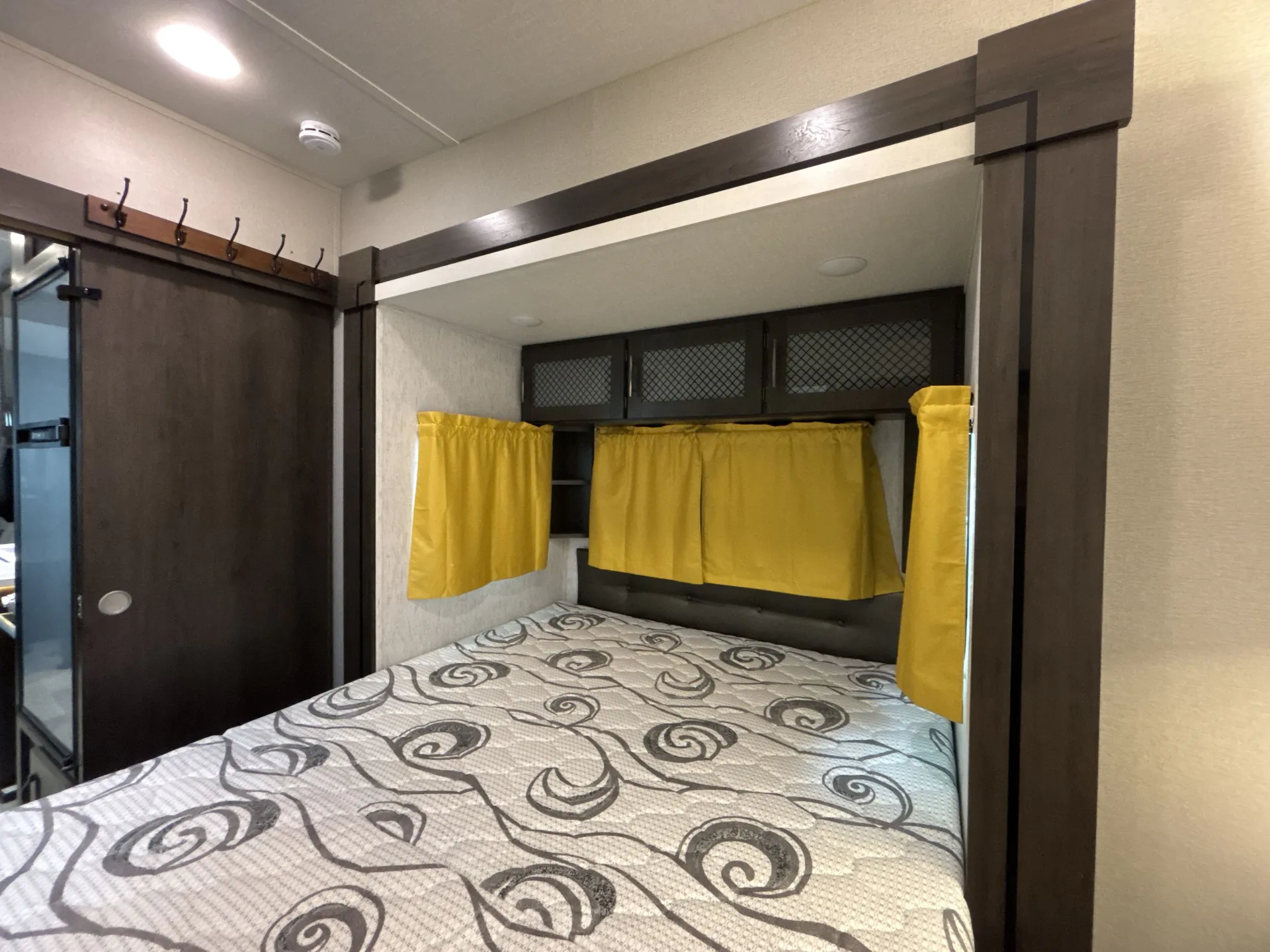 2021 Grand Design Momentum G-Class 21G — living area main