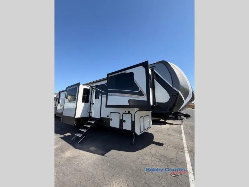 2024 Keystone Alpine 3700FL - Photo 2