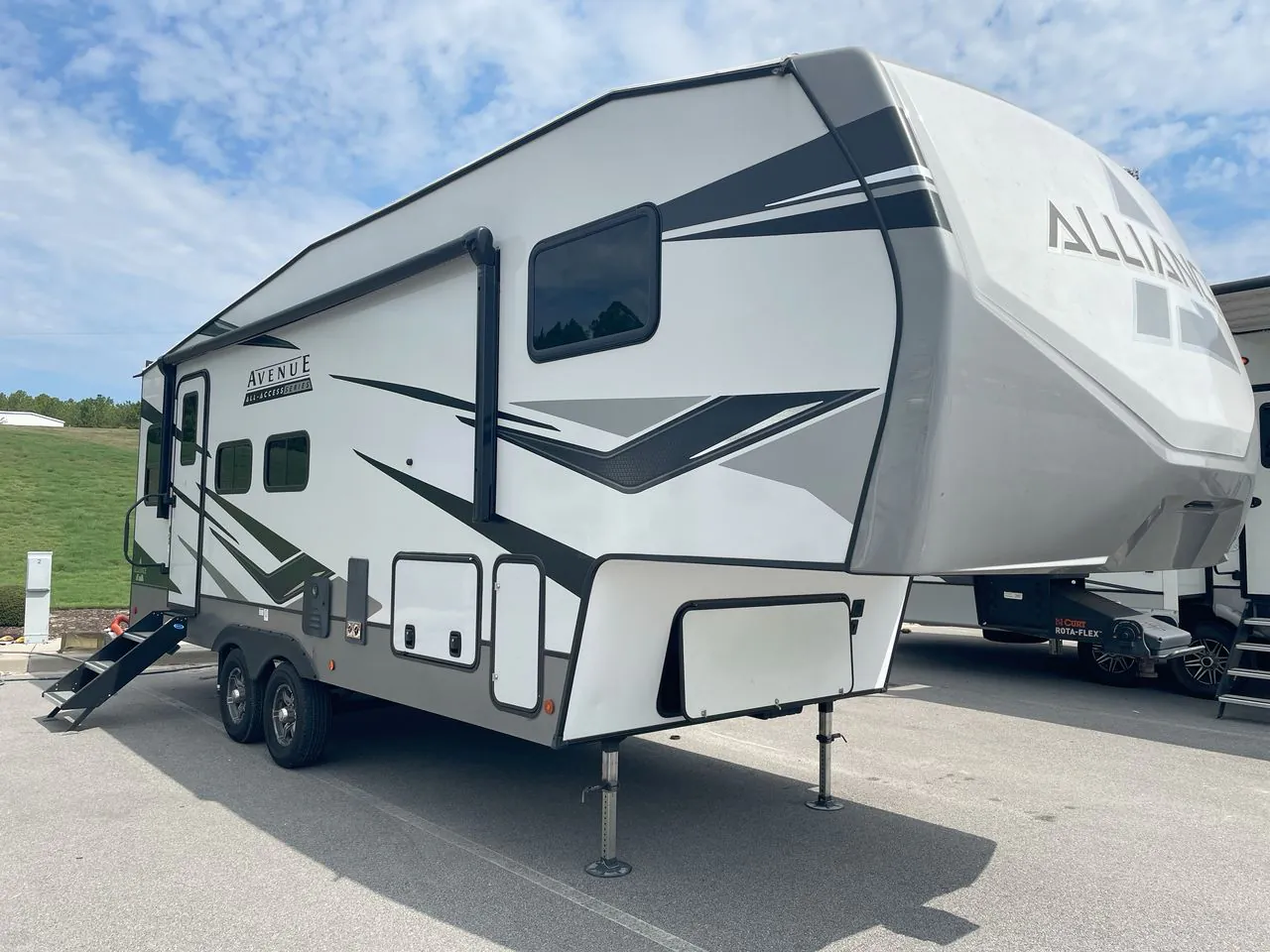 2023 Alliance RV Avenue 26RD - Photo 3