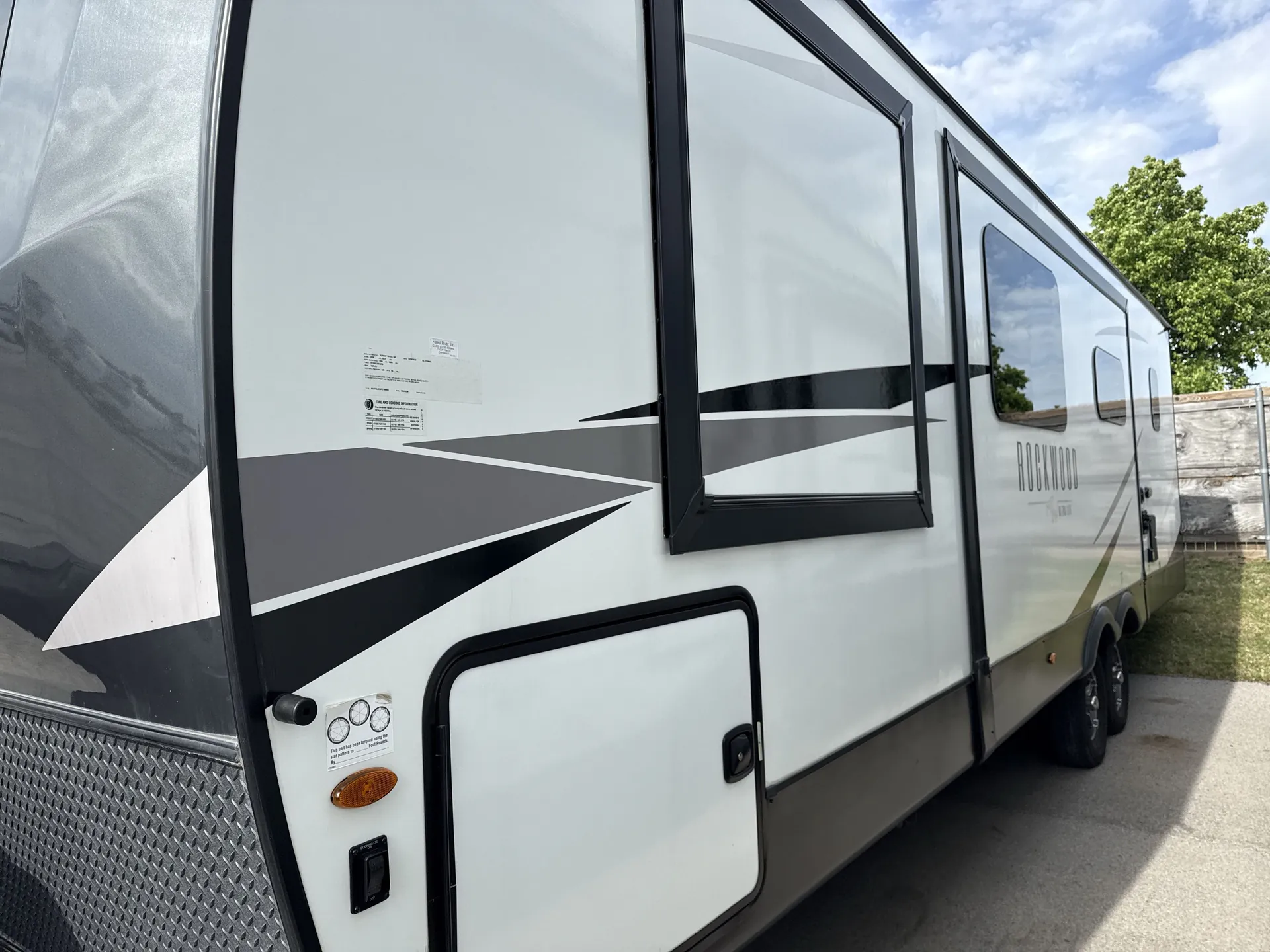 2023 Forest River Rockwood Ultra Lite 2706WS — off campside