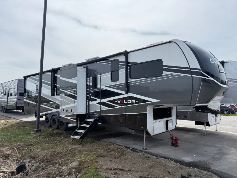 2025 Alliance RV Valor 40V13 dealer photo 1 from Kunes RV