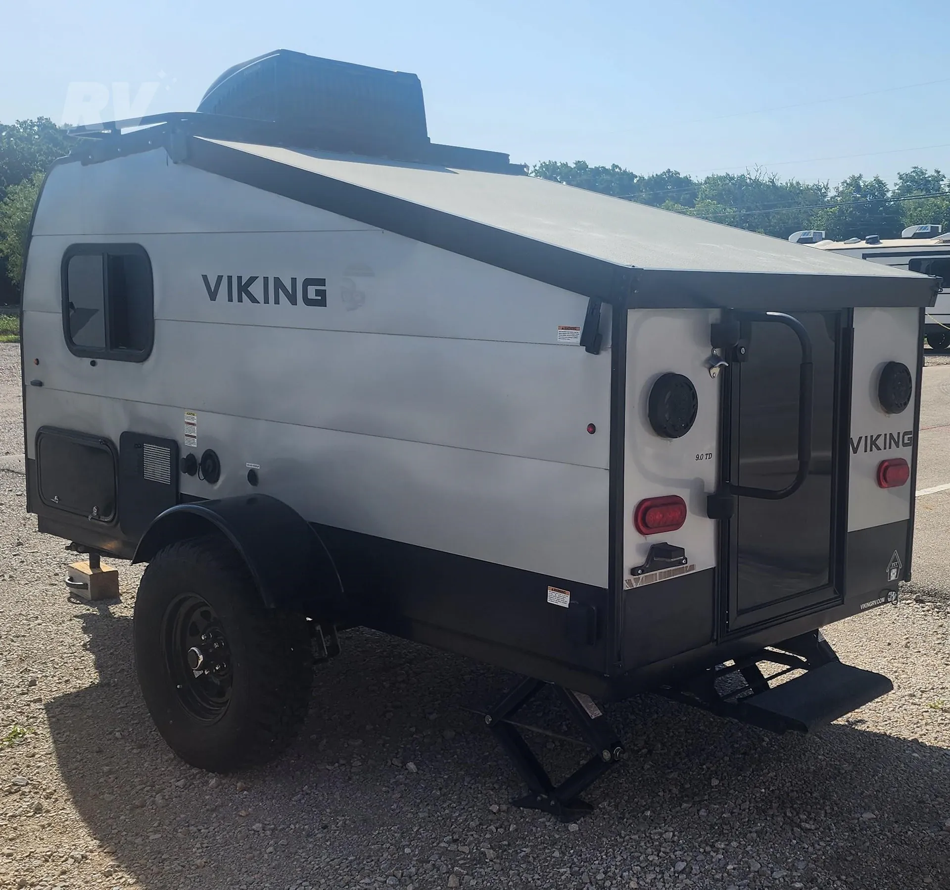 2022 Coachmen Viking Express 9.0TD - Photo 4