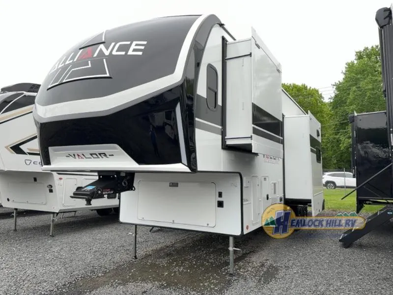 2026 Alliance RV Valor 32A10 - Photo 4