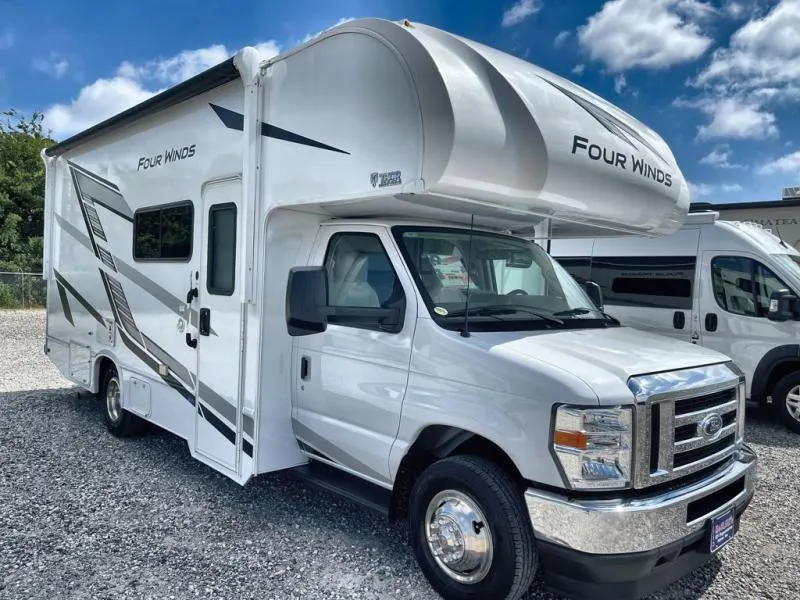 2025 Thor Motor Coach Four Winds 24F - Photo 2