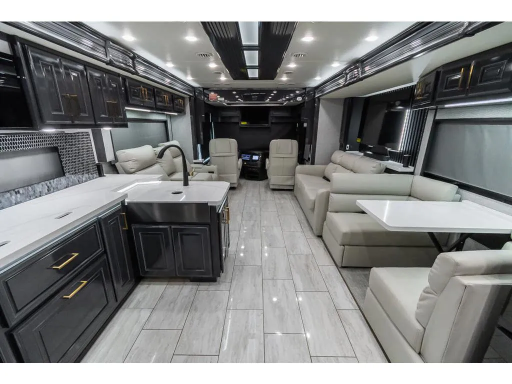2027 Fleetwood Palisade 45FS - Photo 3