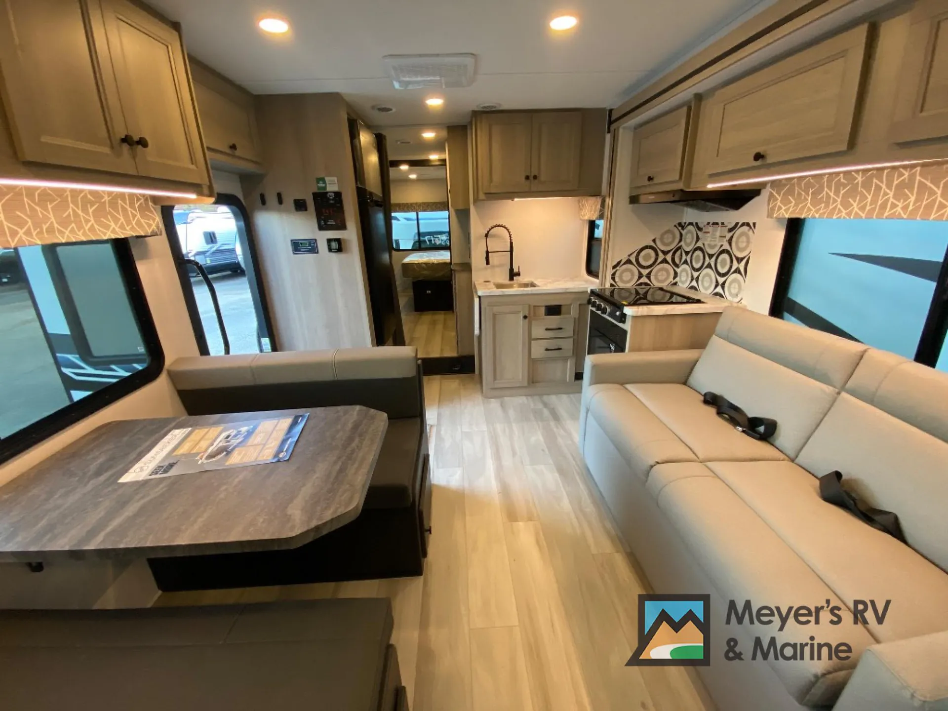 2026 Forest River Sunseeker LE 3250DSLE — Photo 5