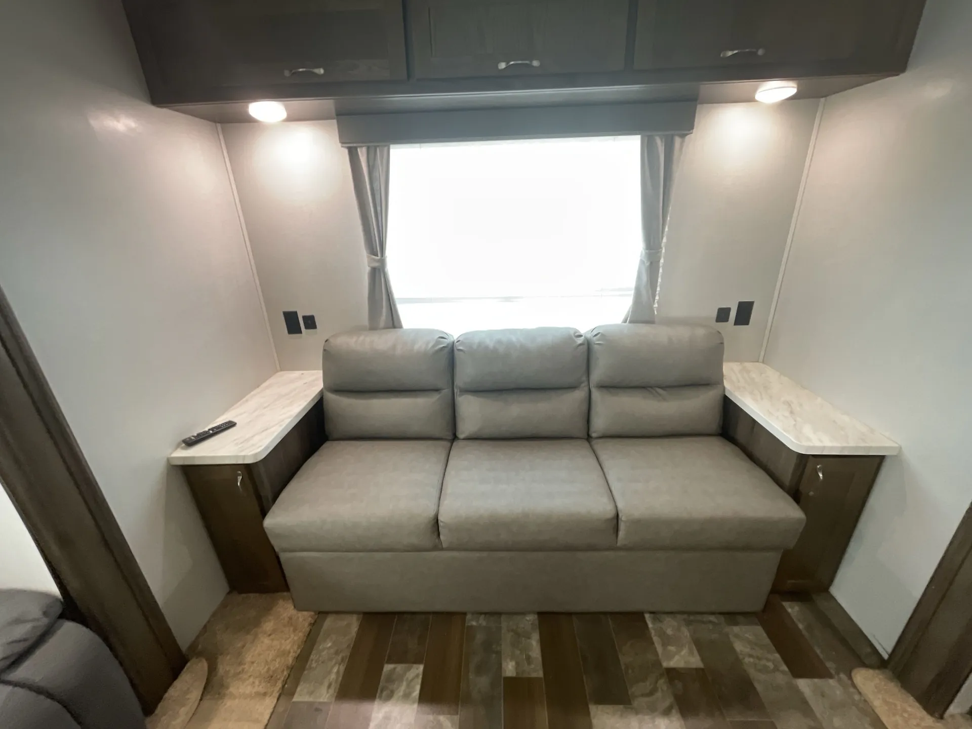 2020 East to West Silver Lake 29K2S — living area main