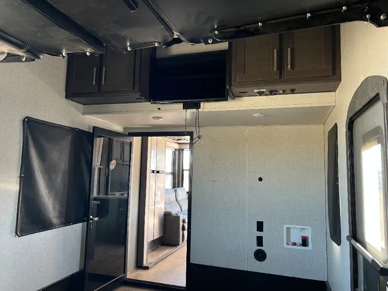 2019 Keystone Raptor 423, Photos photo 10