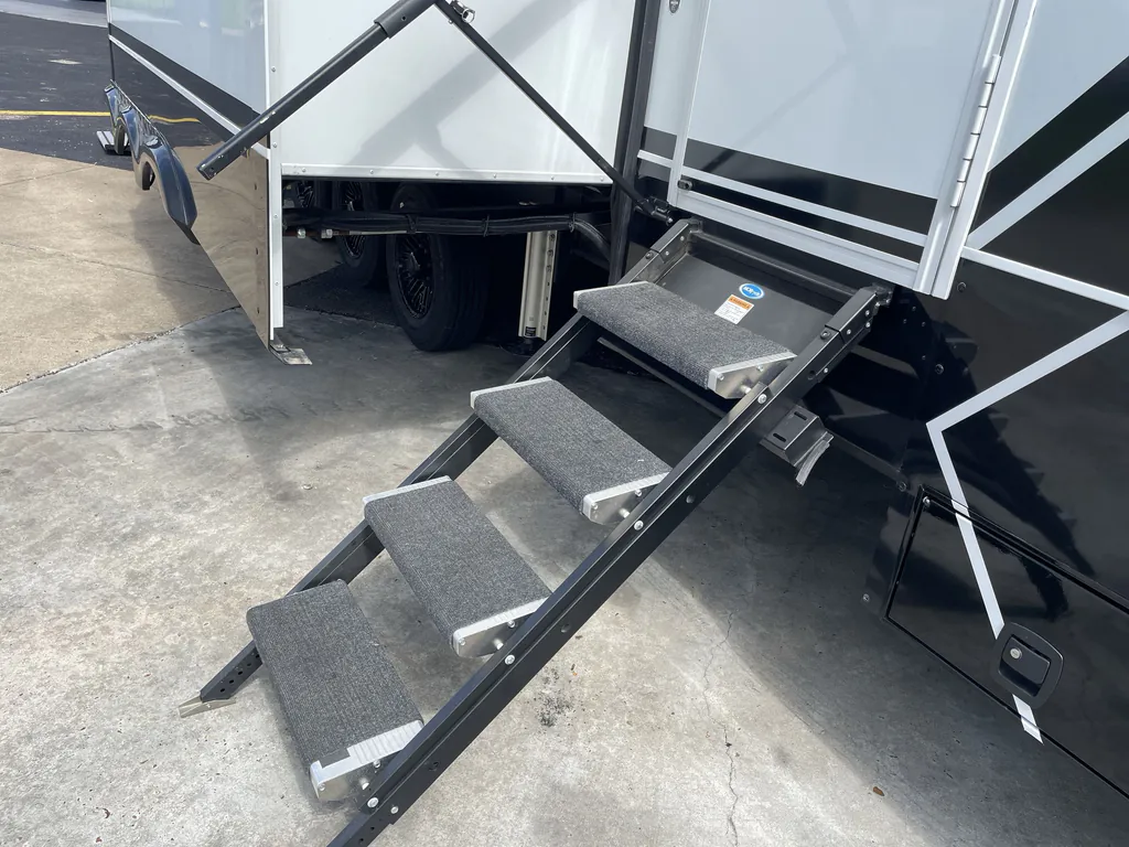 2025 Brinkley Model G 4100, Photos photo 23