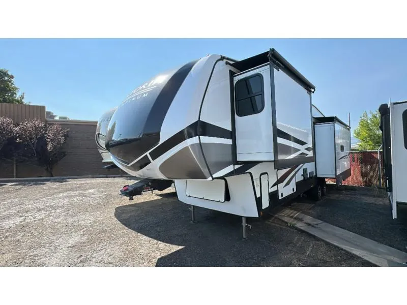 2024 Dutchmen Astoria 3173RLP - Photo 4