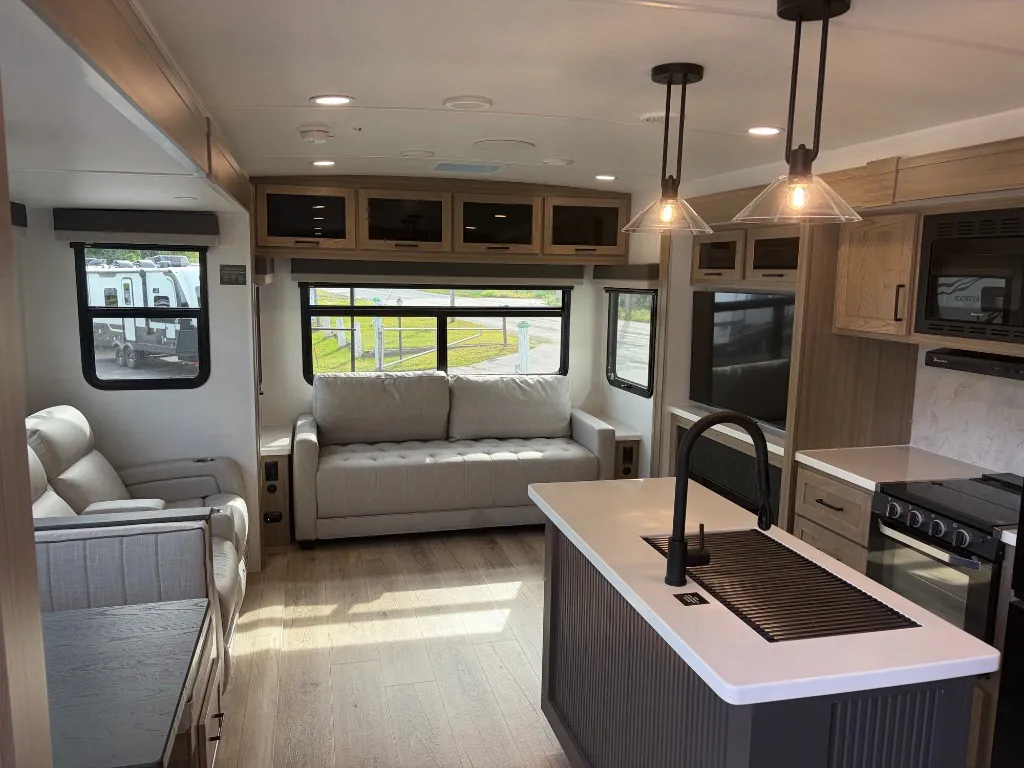 2027 Forest River Rockwood Ultra Lite 2916RL — Photo 7