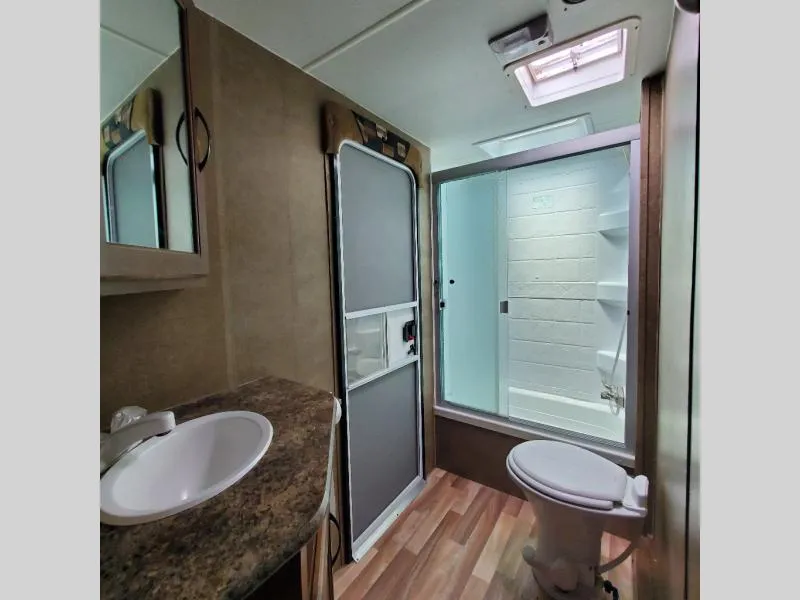 2016 Pacific Coachworks Northland 228DBSS - Photo 4