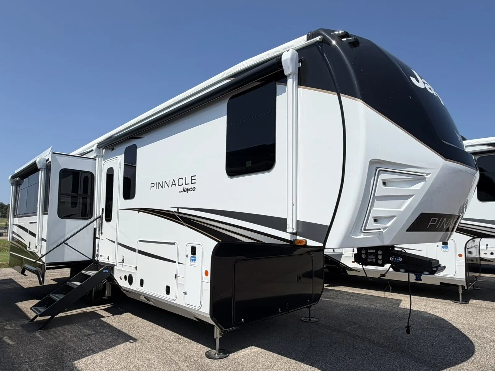 2027 Jayco Pinnacle 32RLTS - Photo 4