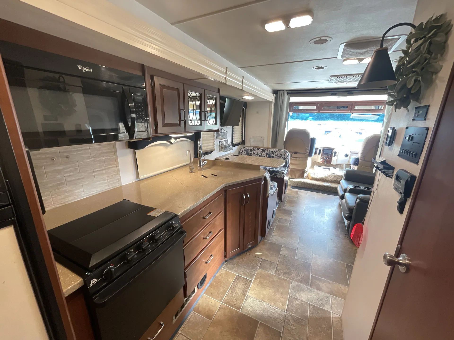 2014 Thor Motor Coach Hurricane 32N — living area main