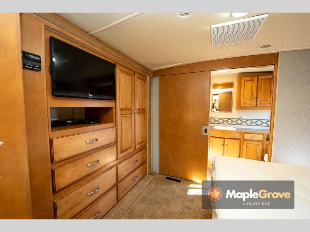 2014 Winnebago Vista 35B, Photos photo 47