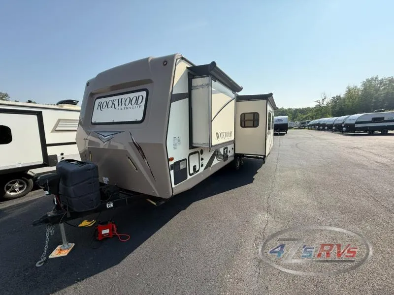 2015 Forest River Rockwood Ultra Lite 2604WS - Photo 2