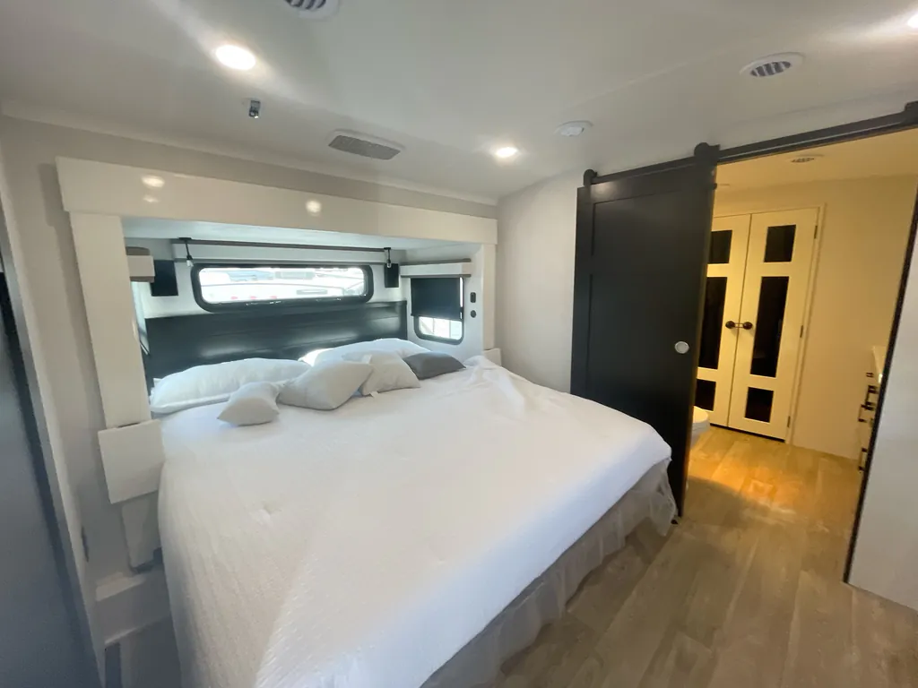 2027 Jayco Pinnacle 36FBTS, Photos photo 15