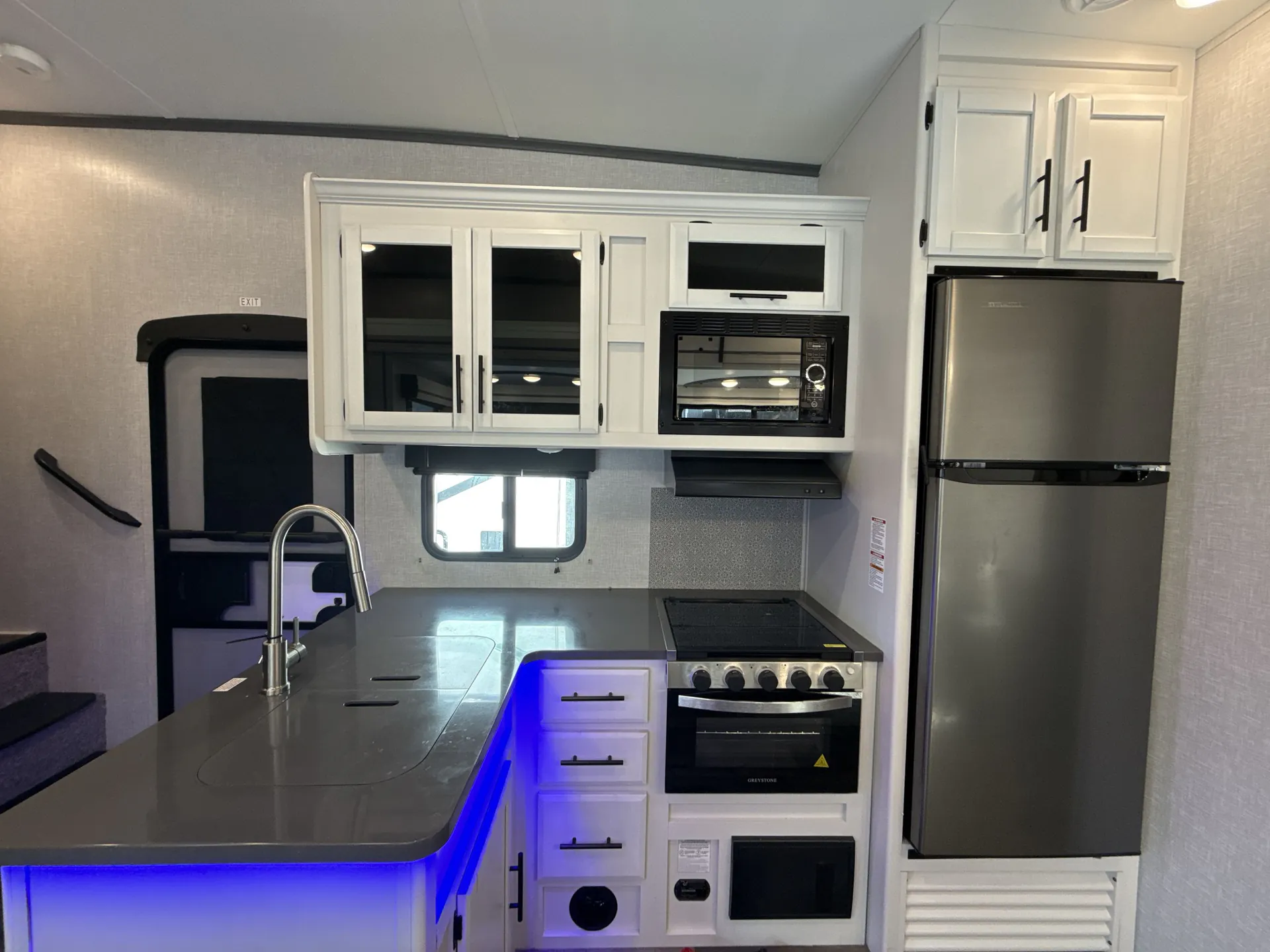 2024 CrossRoads Volante VL310BH — living area main