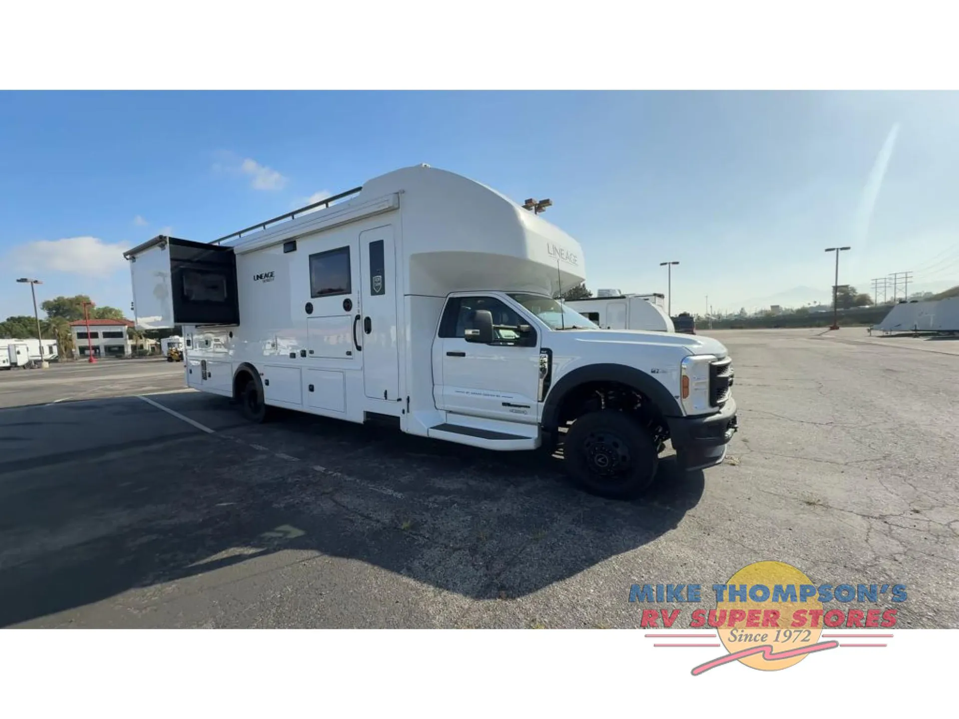 2026 Grand Design Lineage Series F 31ZW5 - Photo 3
