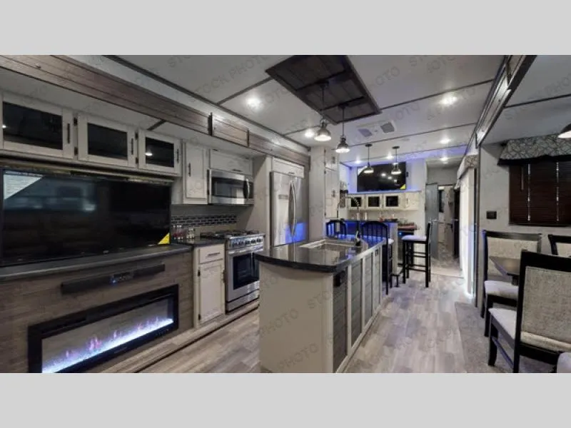 2020 CrossRoads Hampton 370FDL - Photo 2