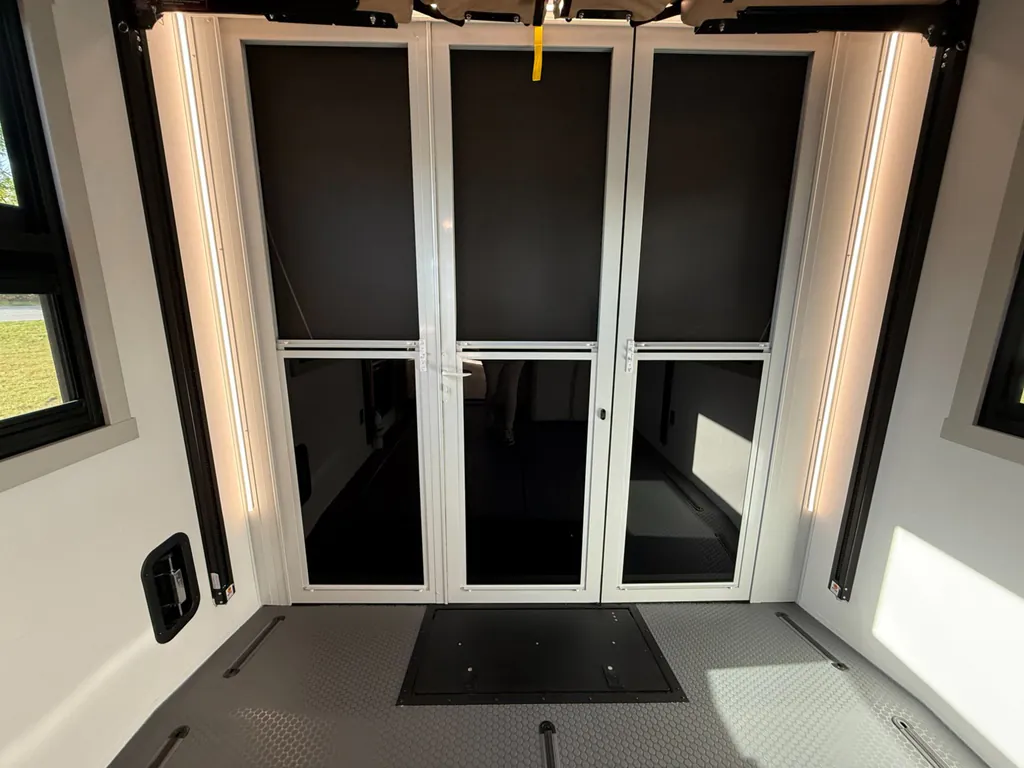 2026 Brinkley Model G 3520, Photos photo 37