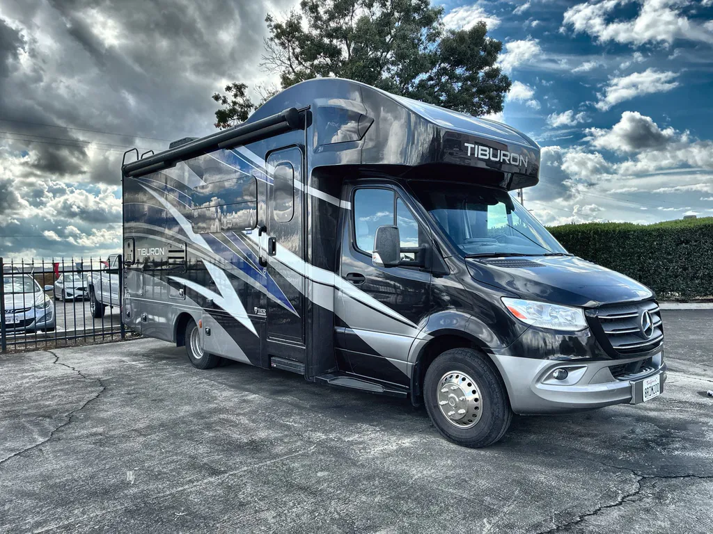 2020 Thor Motor Coach Tiburon 24FB, Photos photo 2