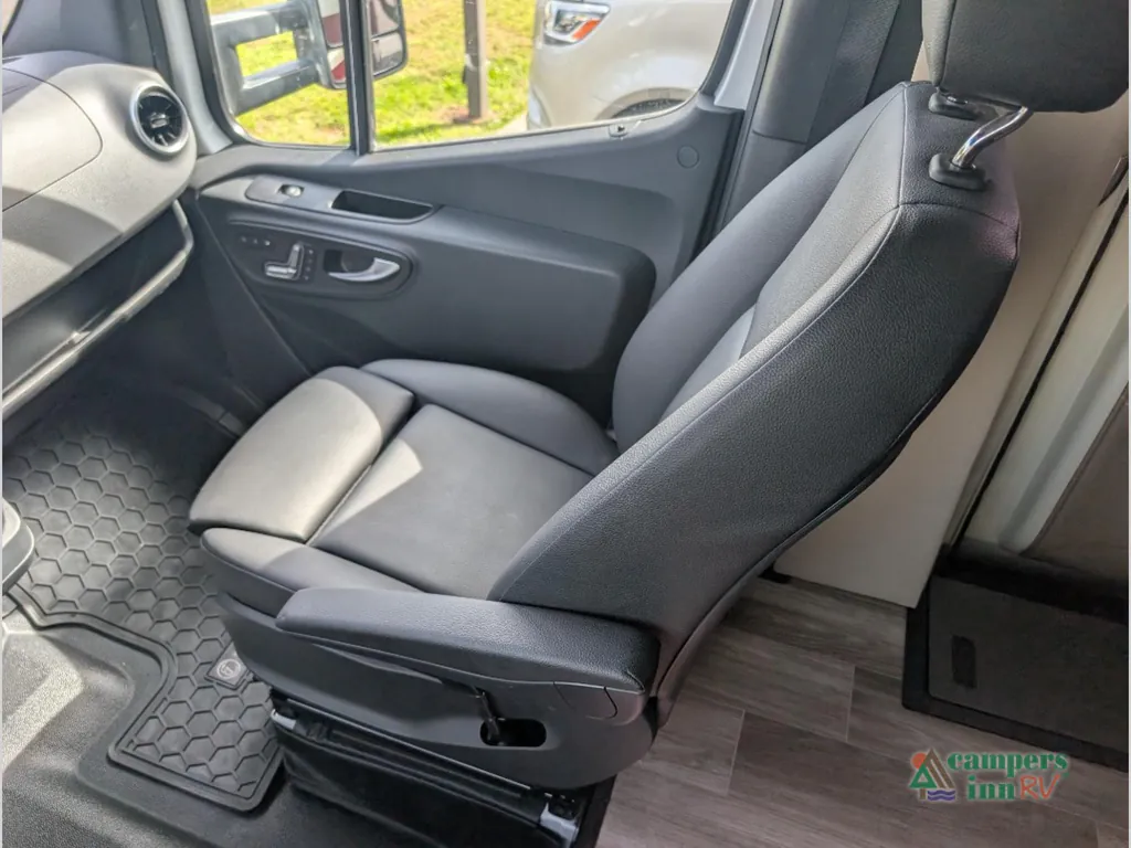 2021 Tiffin Wayfarer 25 SW, Photos photo 14
