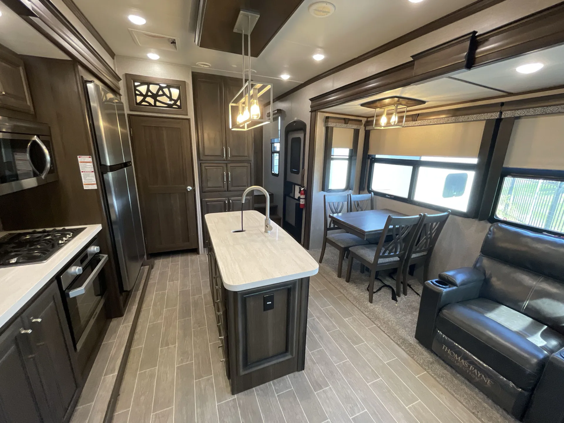 2020 Keystone Alpine 3120RS — living area main