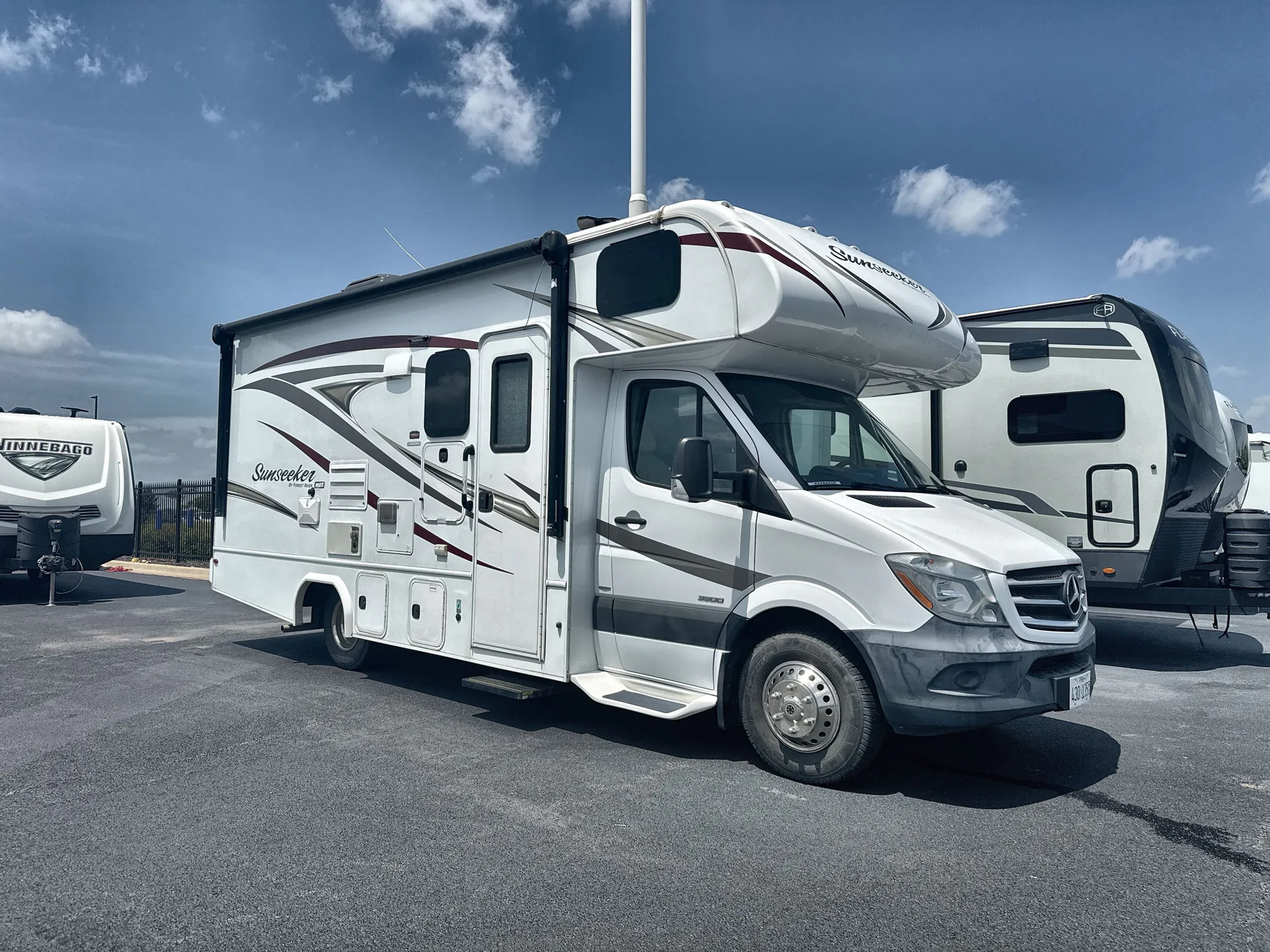2017 Forest River Sunseeker Mbs 2400W - Photo 2