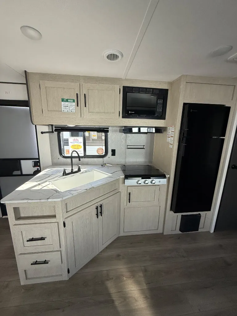 2026 Shasta RVs i-5 Edition 527BHS, Photos photo 9