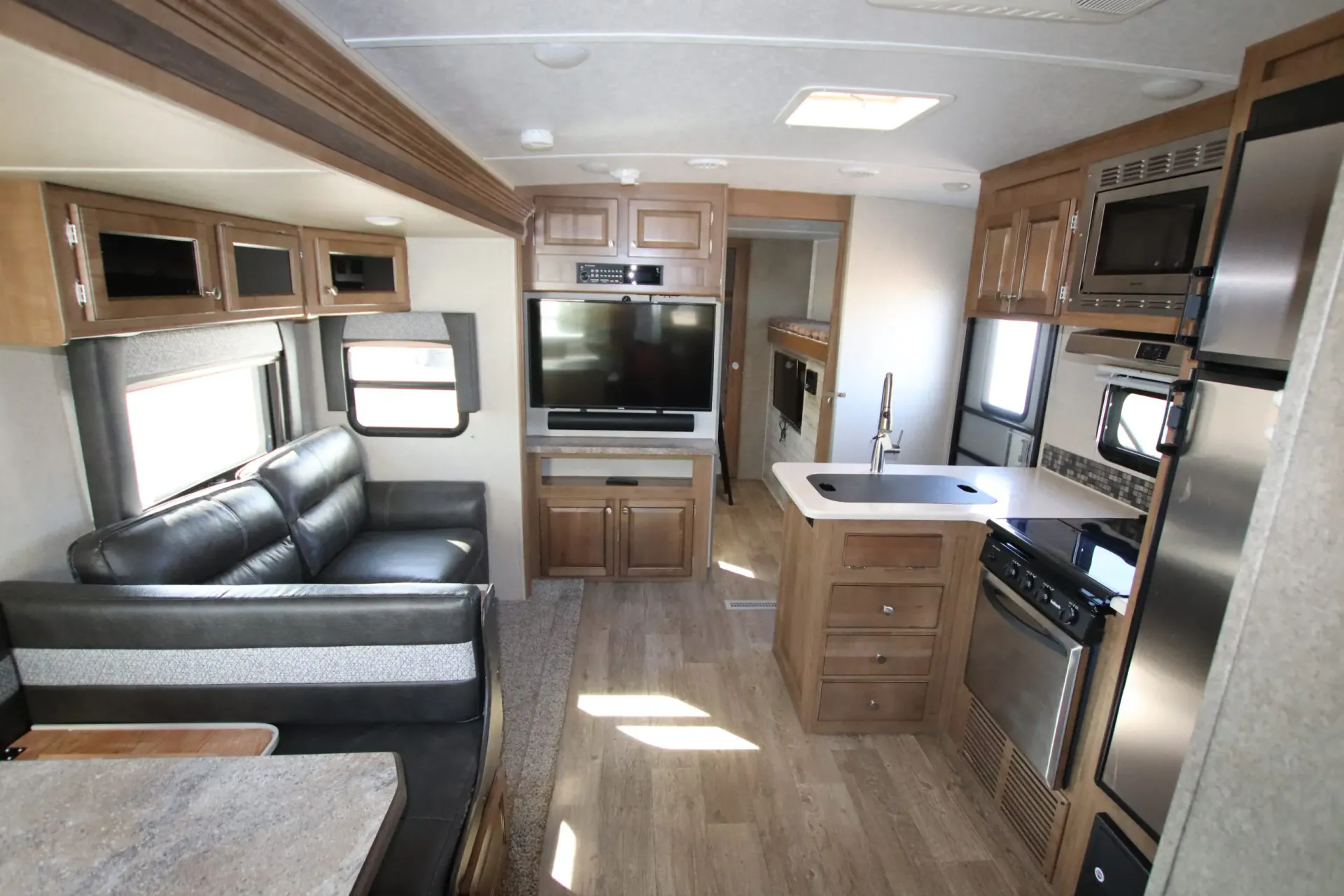 2018 Forest River Rockwood Windjammer 3006V - Photo 4