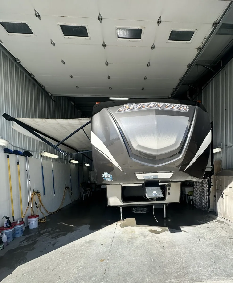 2017 Keystone Sprinter 298FWRLS - Photo 3