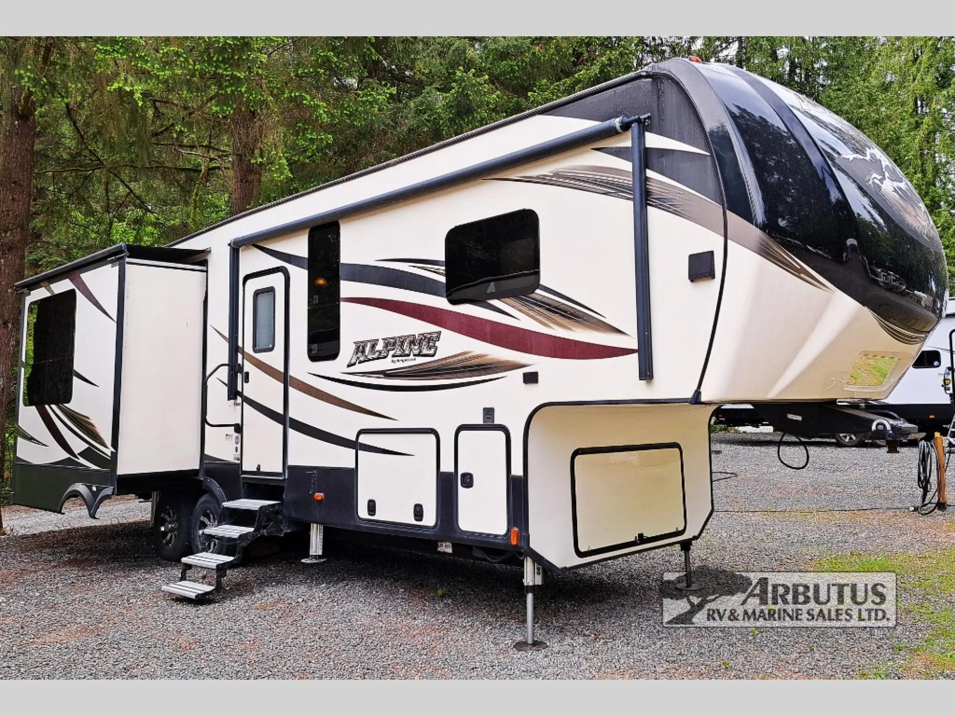 2016 Keystone Alpine 3100RL - Photo 2
