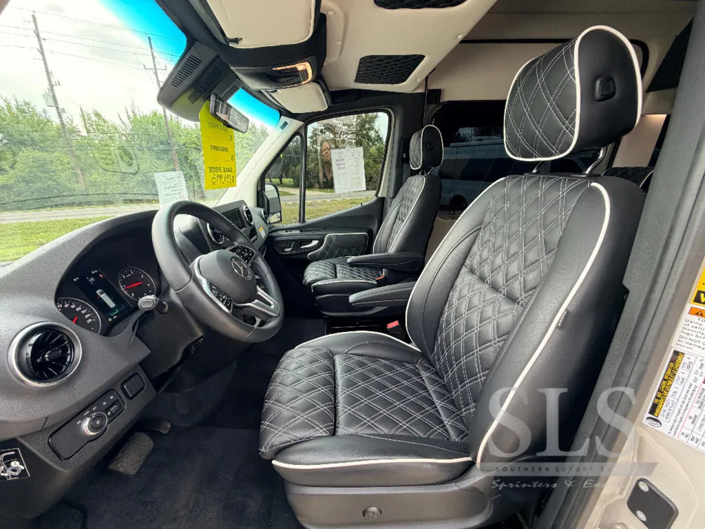 2025 Midwest Automotive Designs Luxe Cruiser D4, Photos photo 16
