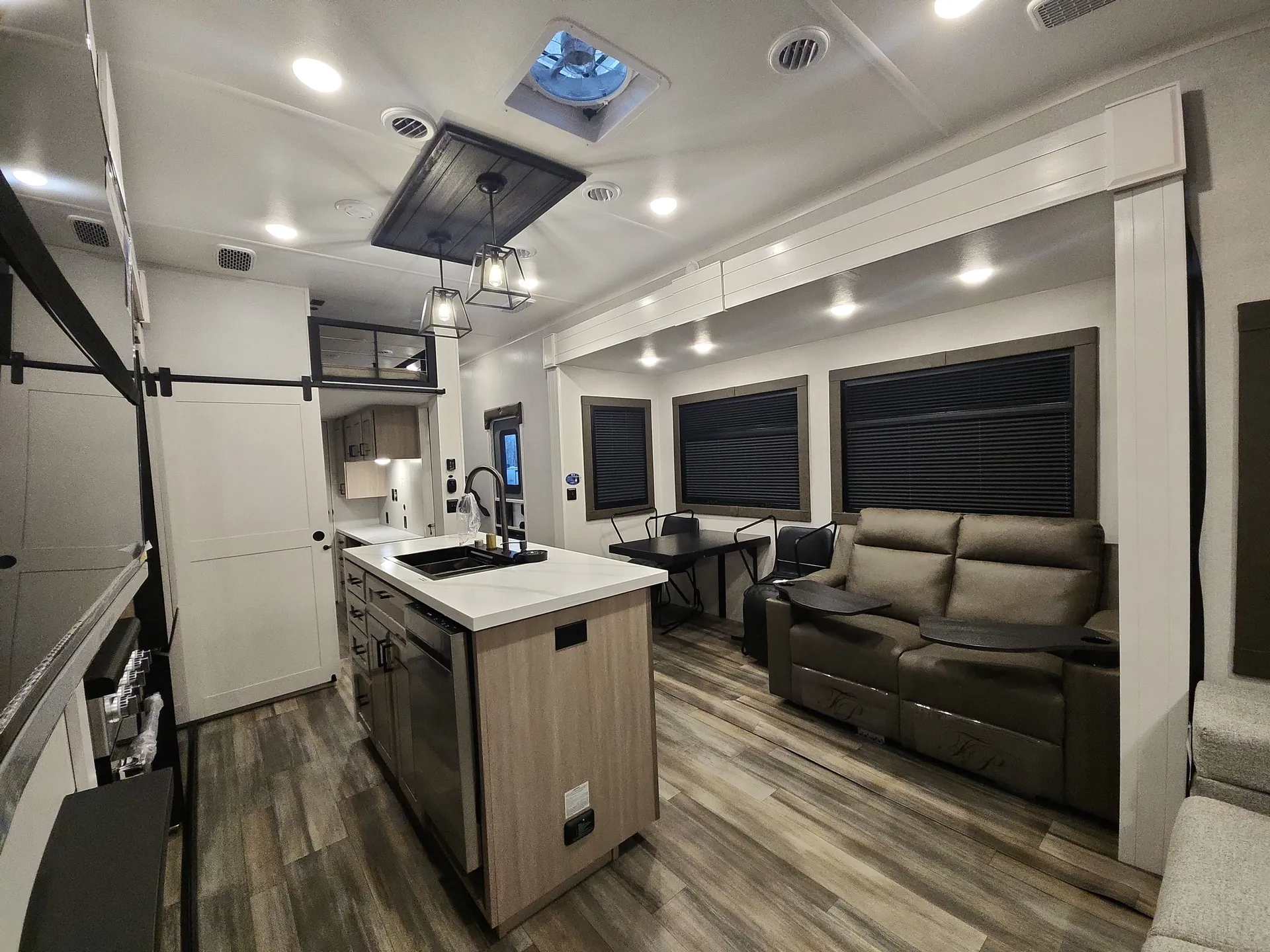 2026 Highland Ridge Open Range 3X 372MBH — living area main